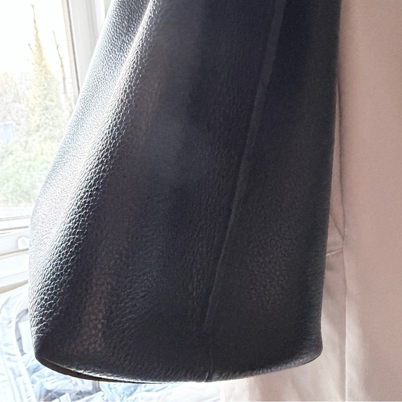 Coach Charlie Bucket Bag 21 Crossbody In Pebble Leather Black/Gold - Picture 5 of 13